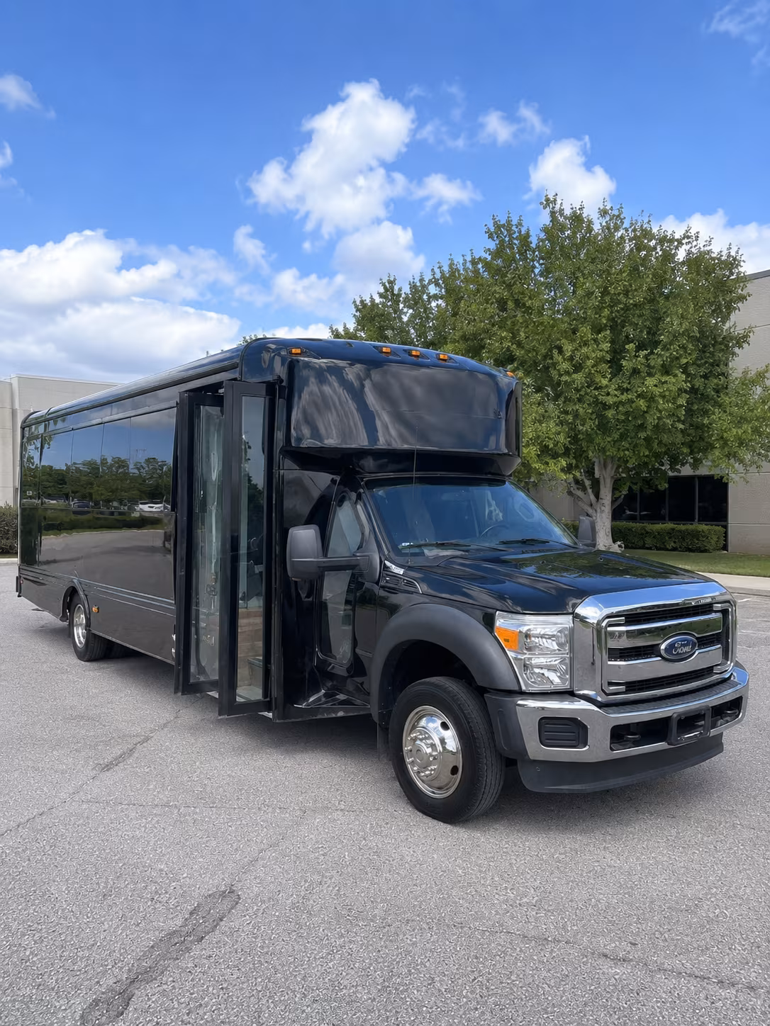 Norfolk Birthday, Sweet 16, & Quinceañera Transportation party bus exterior